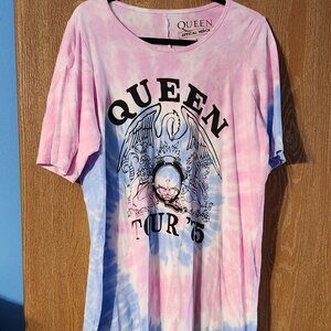 Queen T-Shirt Dress